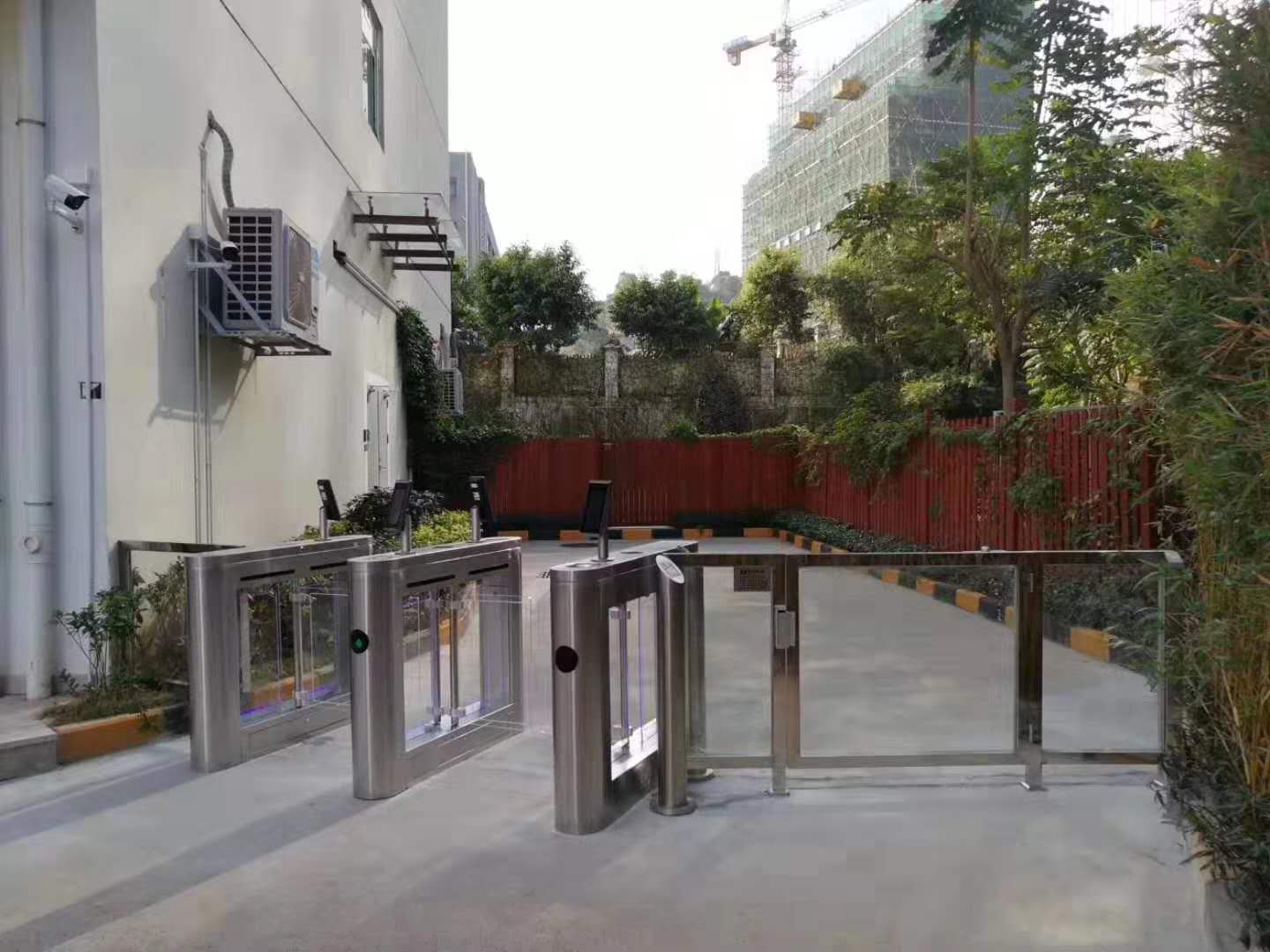 工業(yè)區(qū)人臉識別考勤閘機